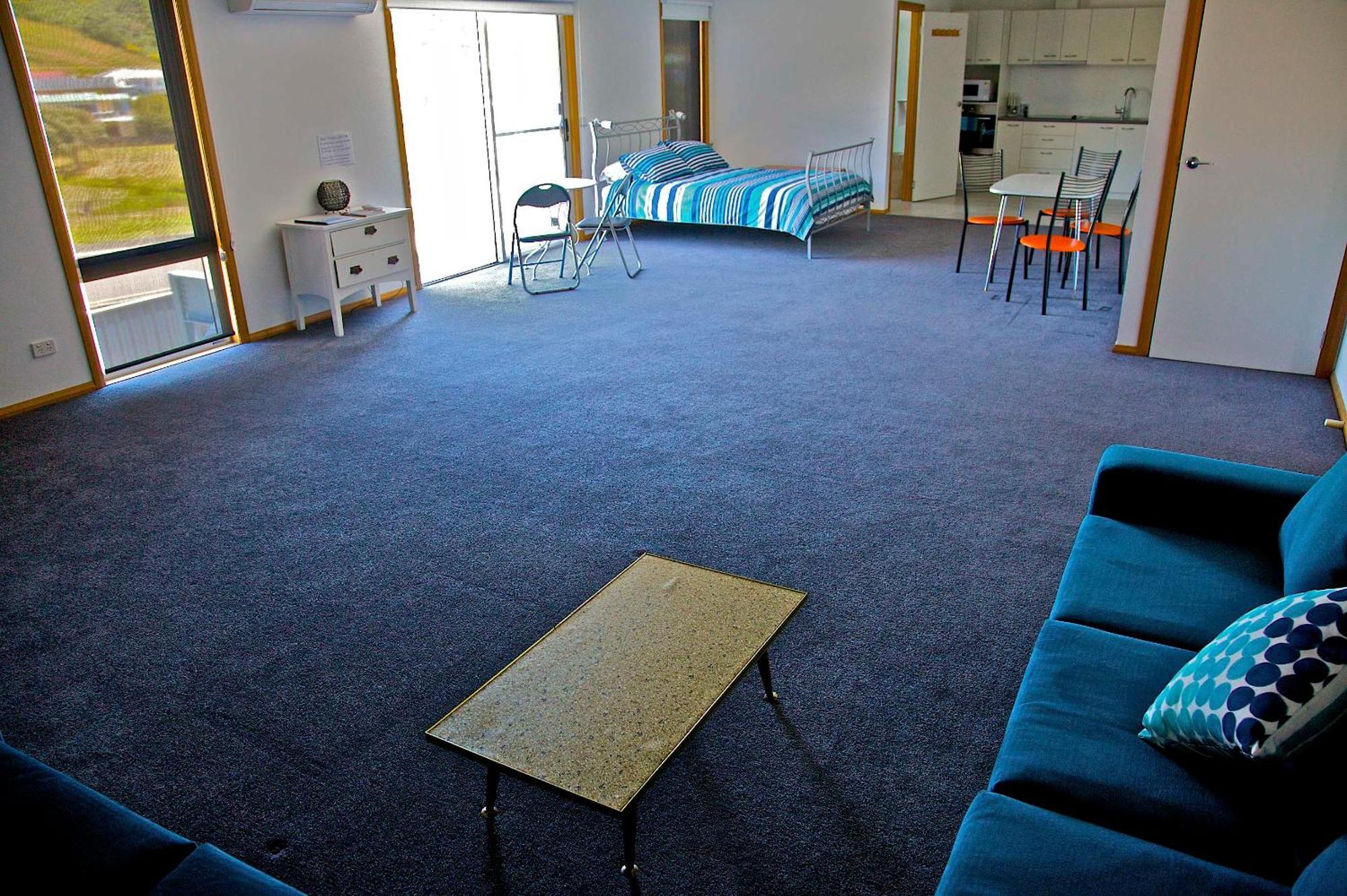 Penguin Beachfront Apartments Room photo