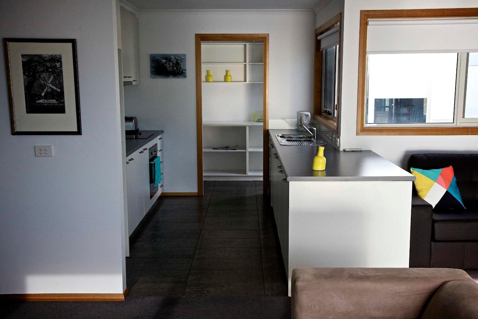 Penguin Beachfront Apartments Room photo