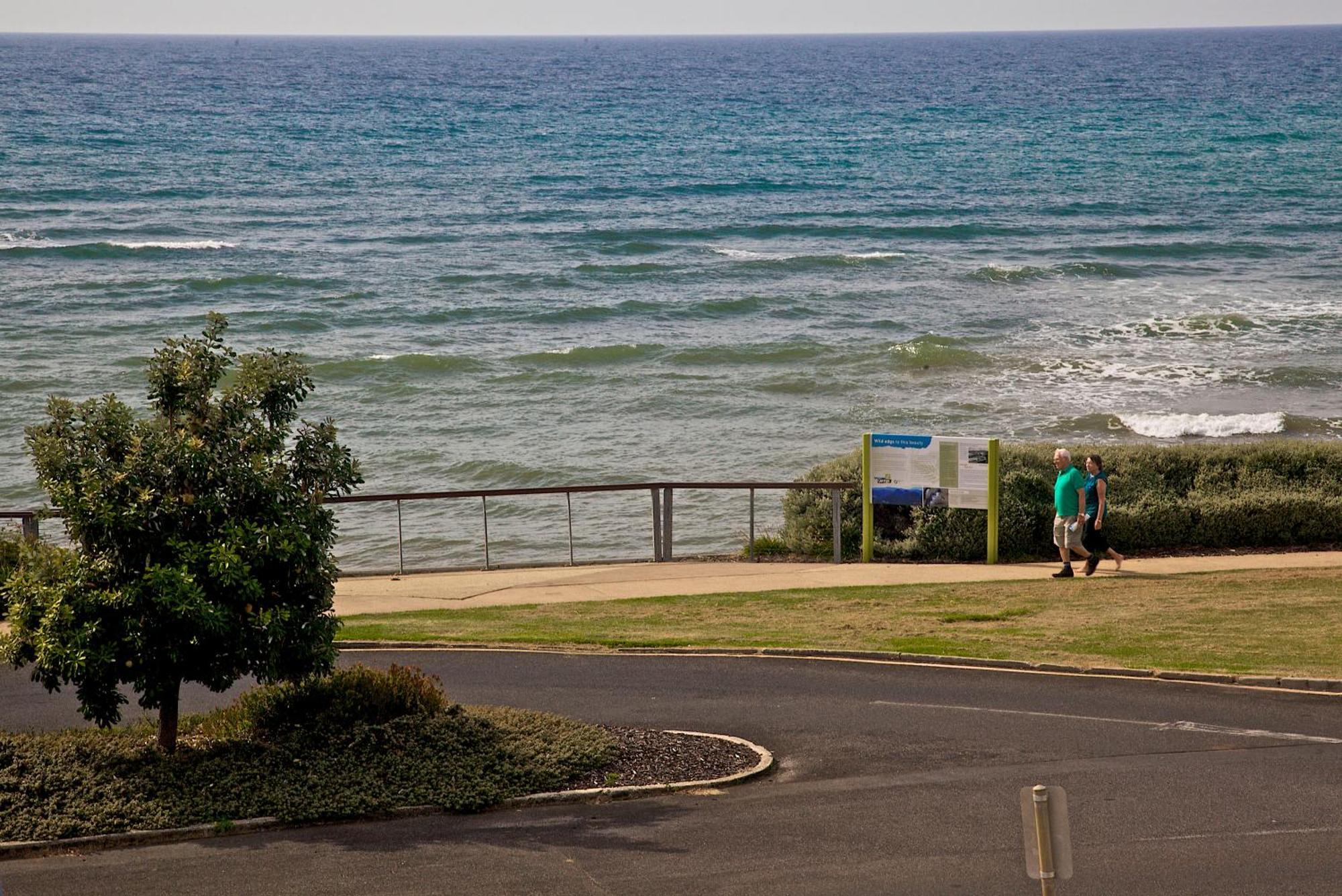 Penguin Beachfront Apartments Room photo