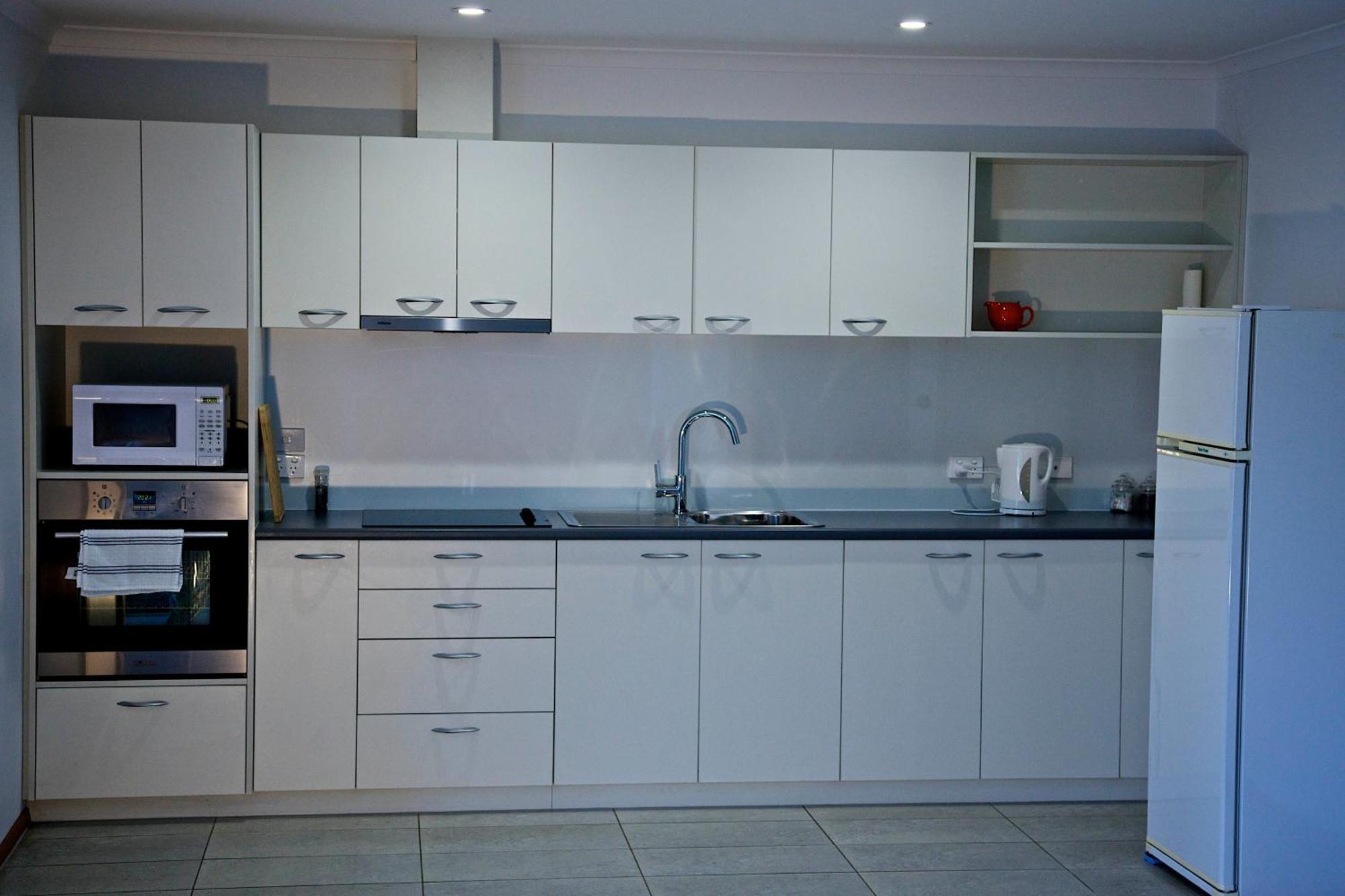 Penguin Beachfront Apartments Room photo