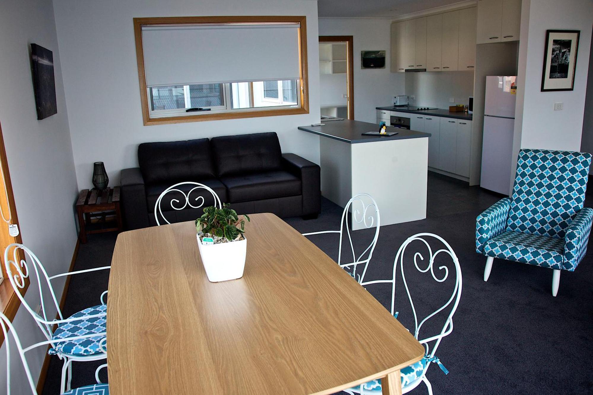 Penguin Beachfront Apartments Room photo