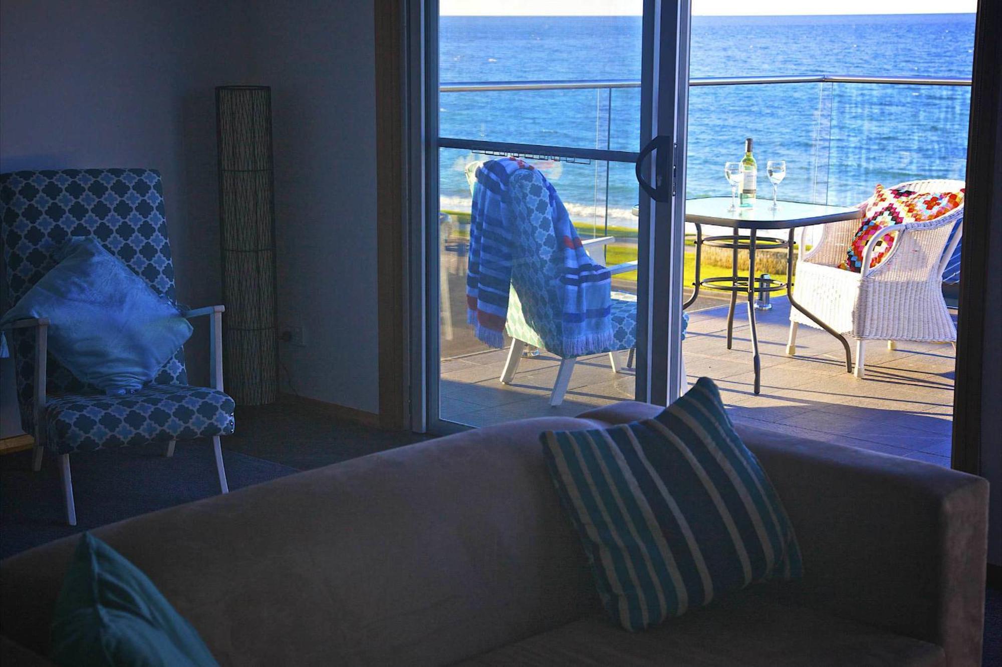 Penguin Beachfront Apartments Room photo