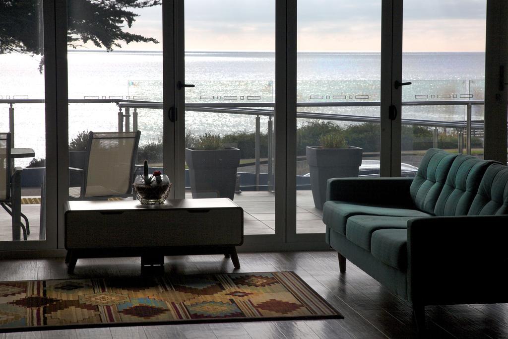 Penguin Beachfront Apartments Exterior photo