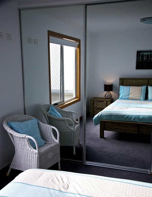 Penguin Beachfront Apartments Room photo