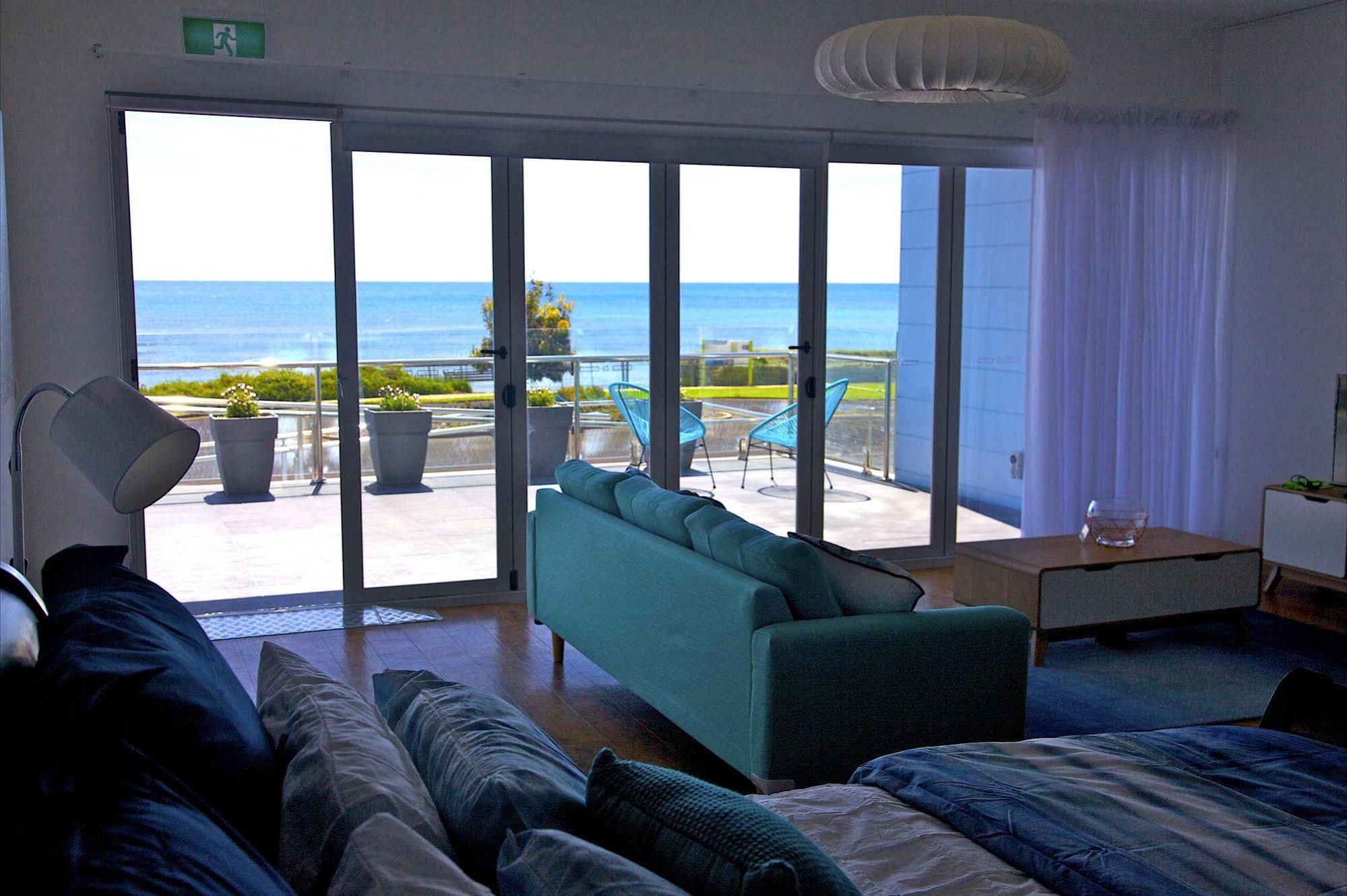 Penguin Beachfront Apartments Exterior photo